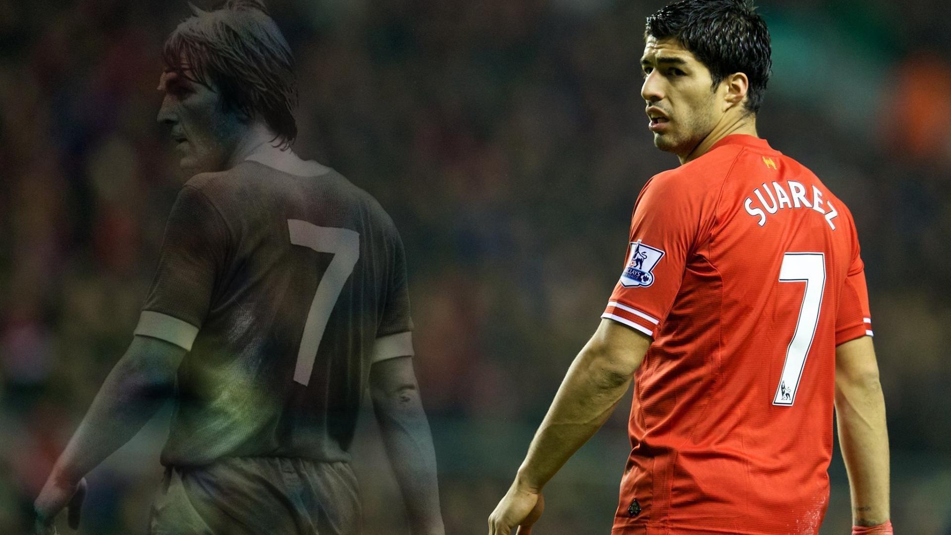 球星在比赛中完成关键防守表现被教练点名表扬，一名球员被对方球员犯规